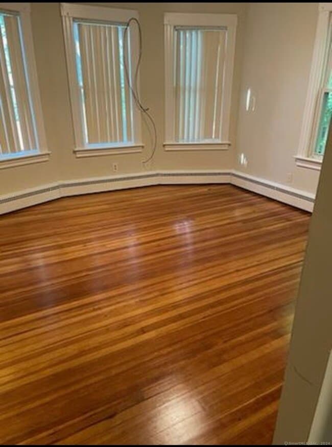 Building Photo - 350 Center St