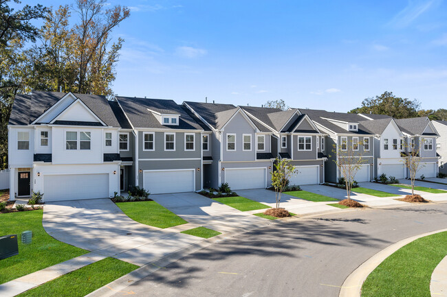 Building Photo - Chamberlain Pines