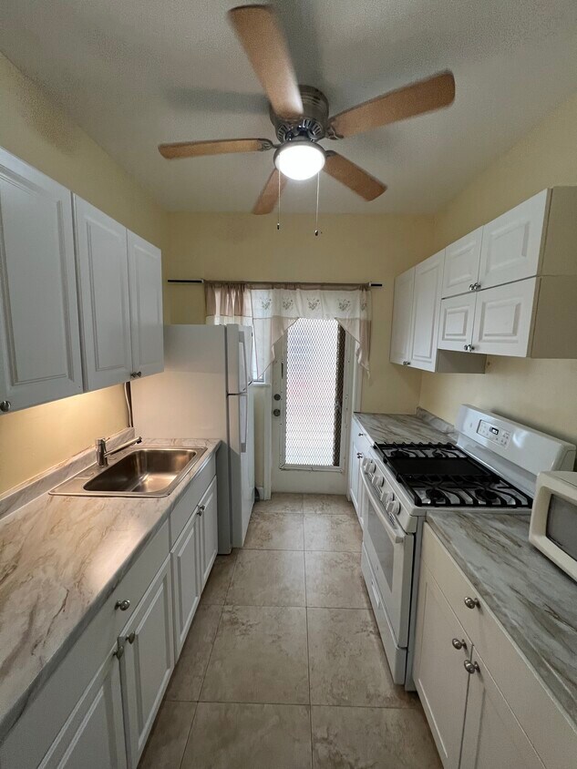 Primary Photo - 1141 Meridian Ave