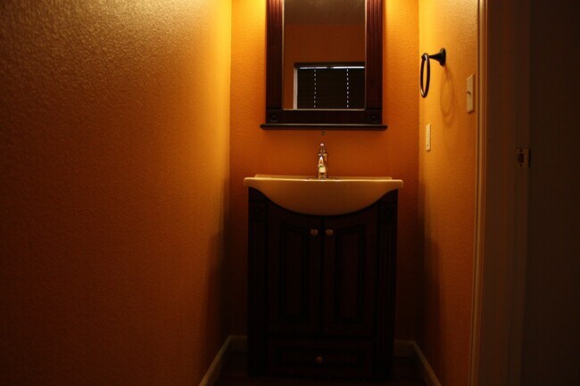 Powder room - 5937 S Yampa St