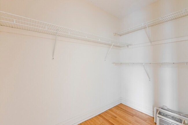 Foto del edificio - 1824 N Lincoln Park W