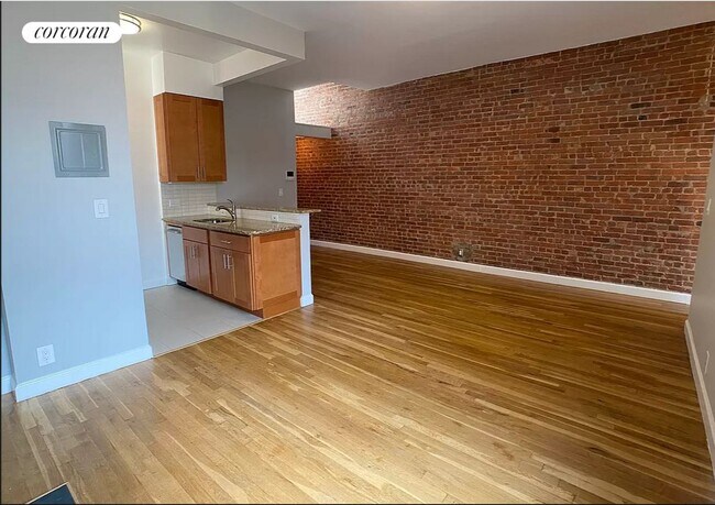 Foto del edificio - 210 W 83rd St