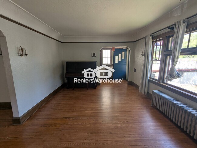 Foto del edificio - 3743 W Broadway