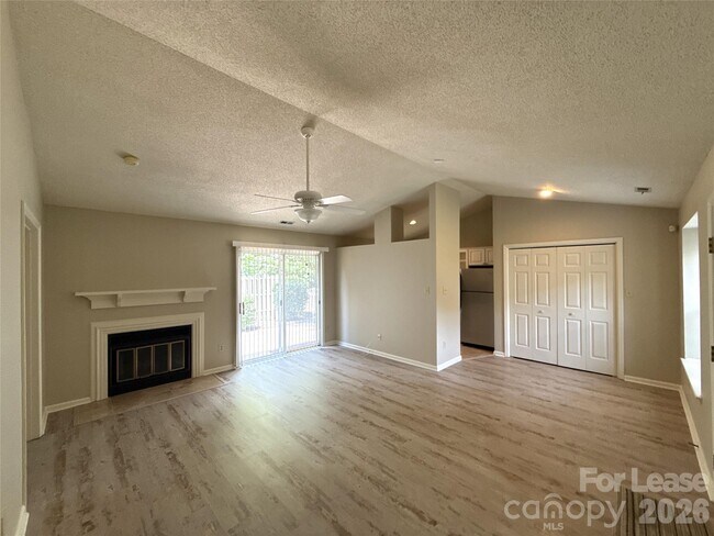 Foto del edificio - 2720 Von Thuringer Ct