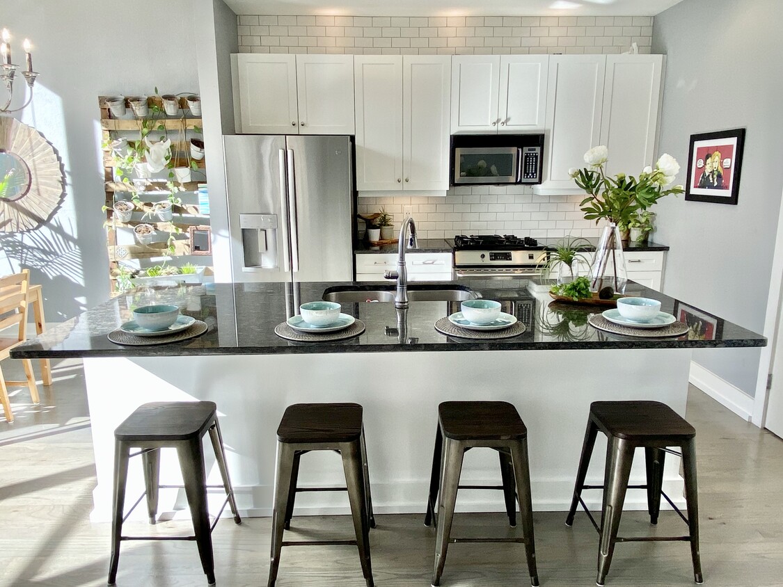 Kitchen - 33 Ponce De Leon Ave NE