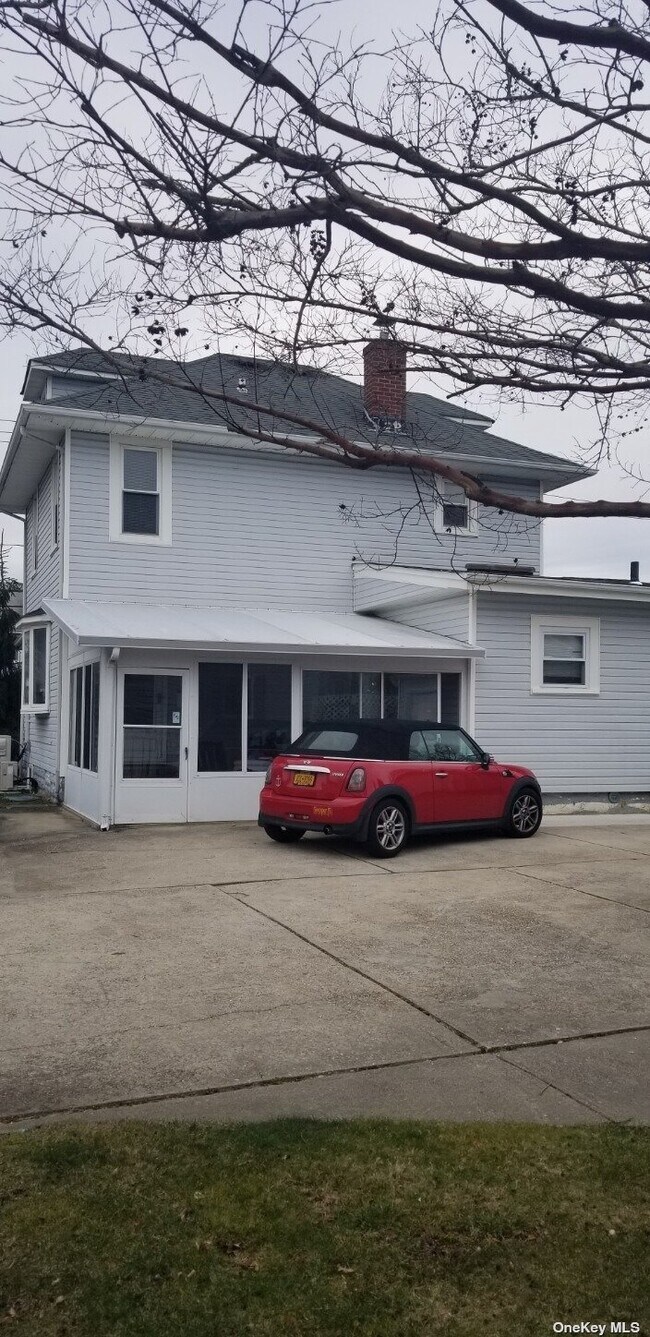 Building Photo - 110 Sherman St