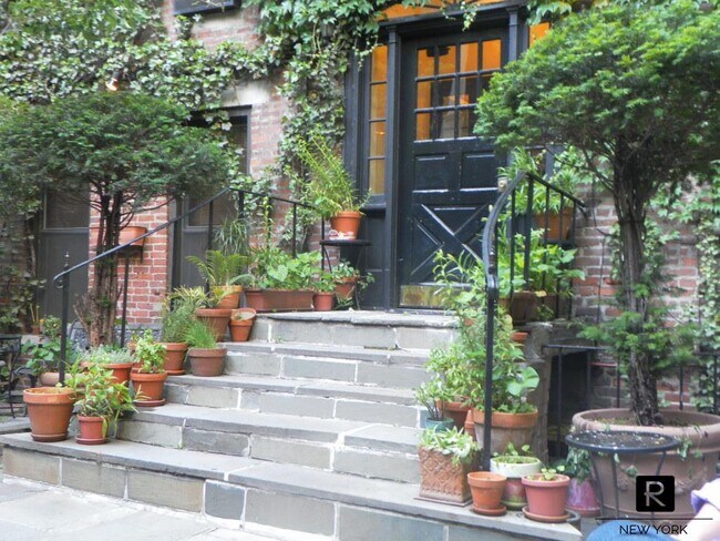 Foto del edificio - 420 W 46th St