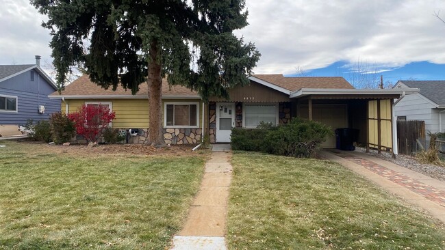 Building Photo - *Charming 3 Bedroom, 1 Bath in Denver*