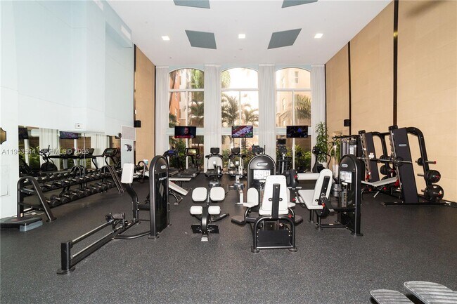 Foto del edificio - 17125 N Bay Rd