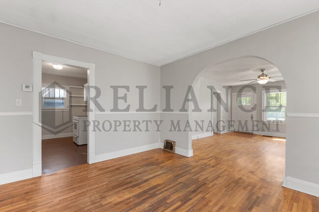 Building Photo - 129 N Meridian Ave