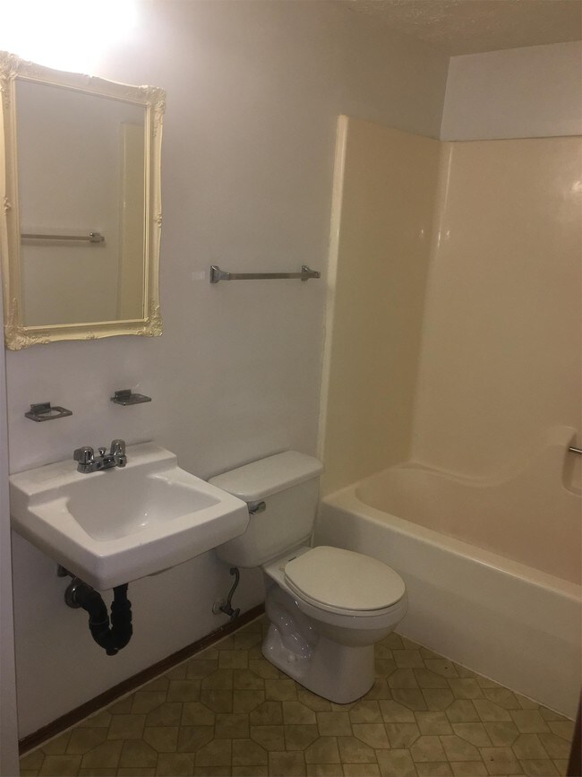 5281 Co Rte 5/7 Unit 2, Cross Lanes, WV 25313 Apartment for Rent in