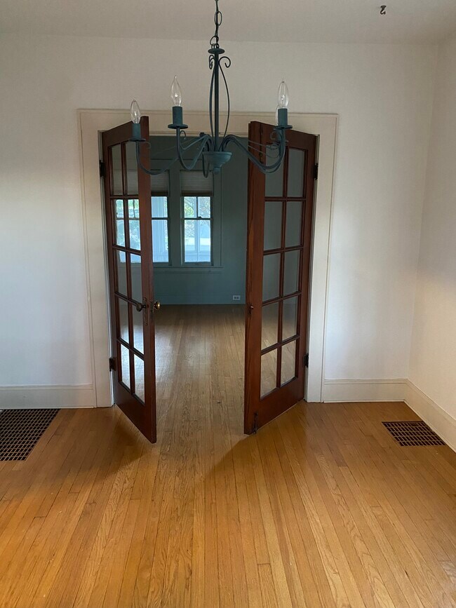 puertas francesas - 212 Willis Ave
