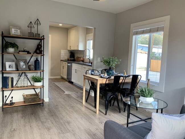 Foto del edificio - 2647 Granada St