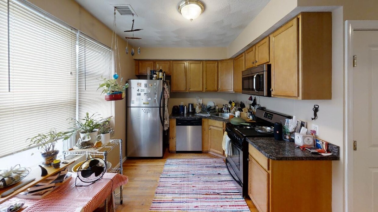 Primary Photo - 52 Brooks St