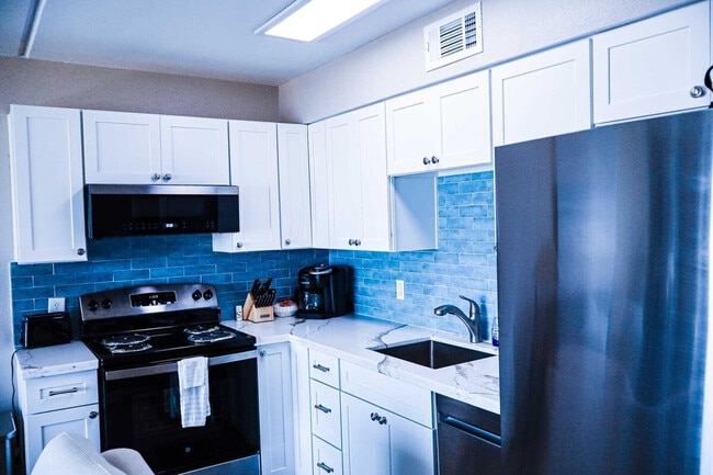 Building Photo - 5605 Gulf Blvd