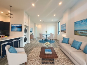 Building Photo - 715 Park Ave