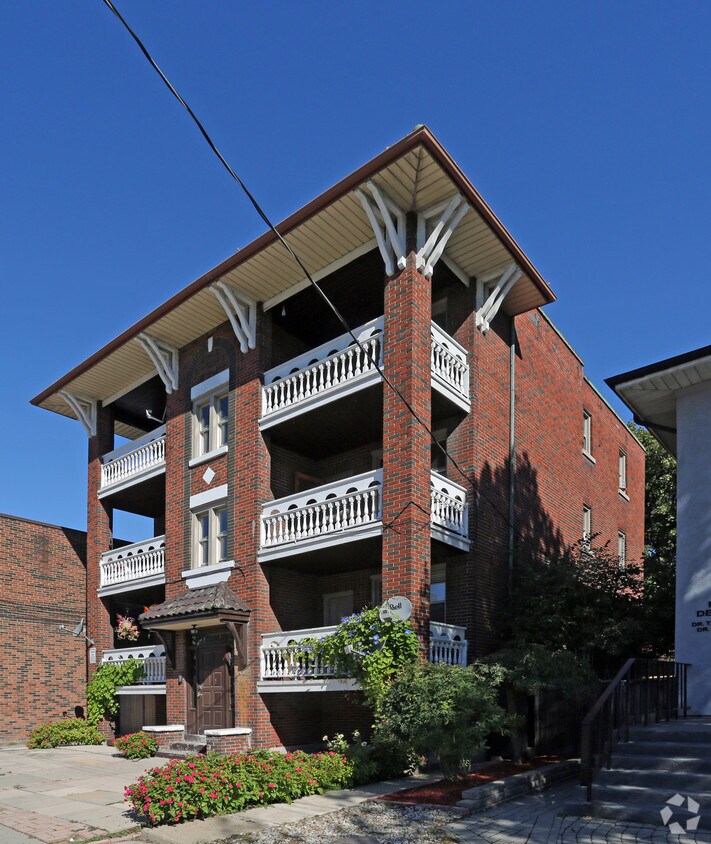 Primary Photo - 917 Main St E