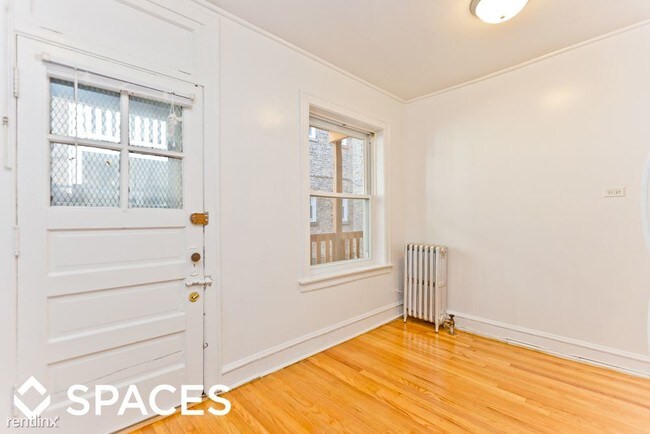 Building Photo - 1726 W Berteau Ave