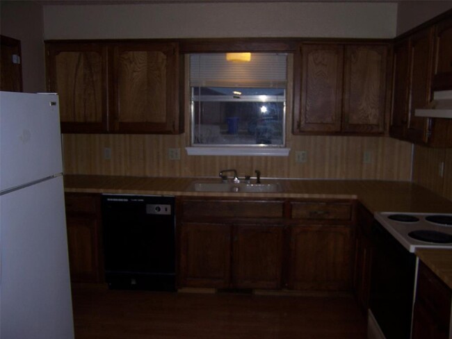 Building Photo - 103 Crystal Cir