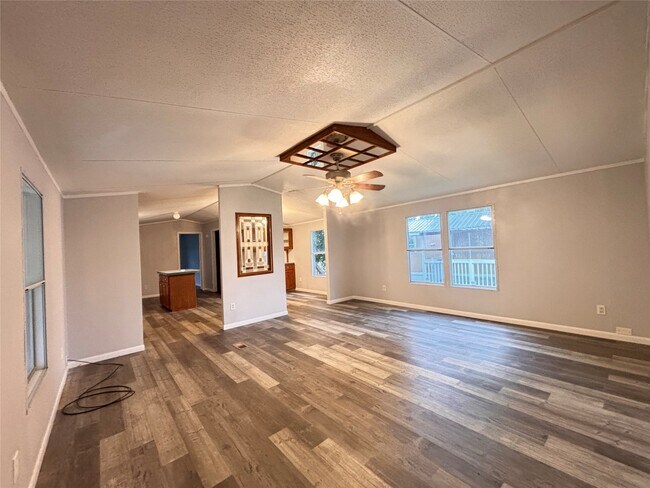 Building Photo - 231 6 Morris Ln
