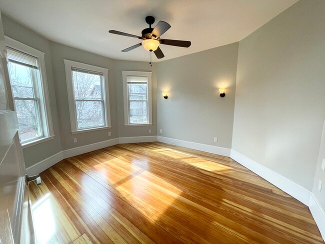 Building Photo - 159 Boston St