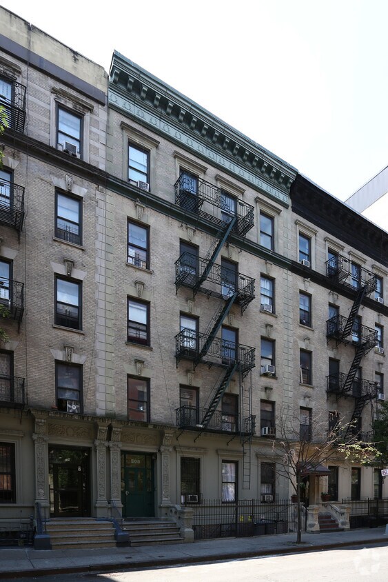 Building Photo - 508 W 151st St