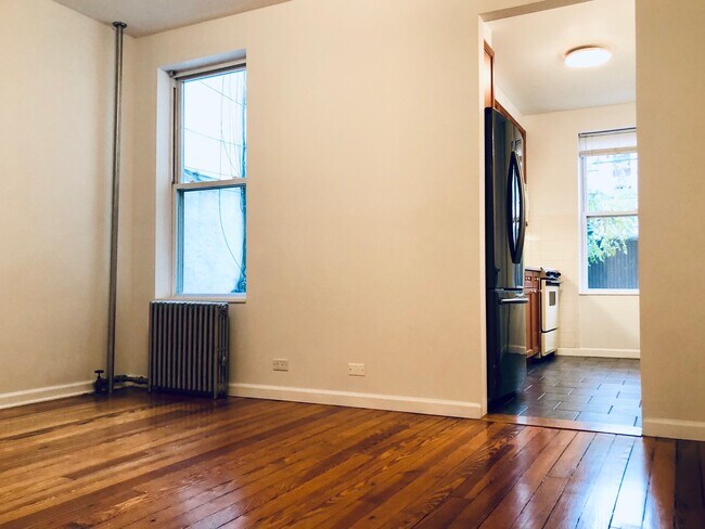 Kitchen Living - 1840 Stephen St