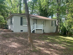 Building Photo - 1120 Rebel Forest Dr SE