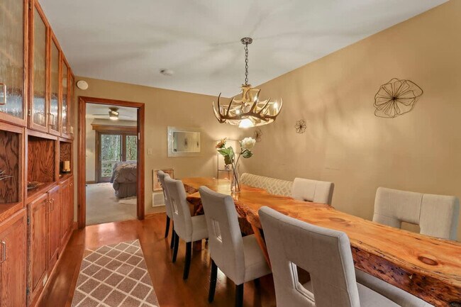 Foto del edificio - 364 Locust Ridge Rd