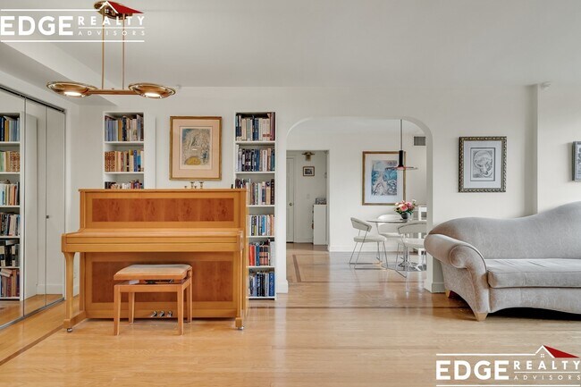 Foto del edificio - 1731 Beacon St