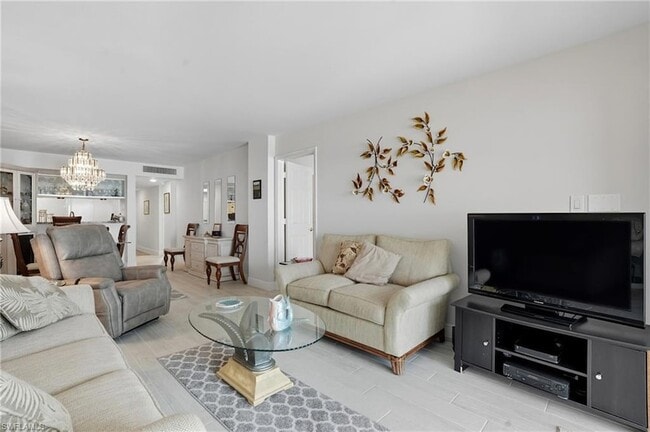 Foto del edificio - 25900 Hickory Blvd