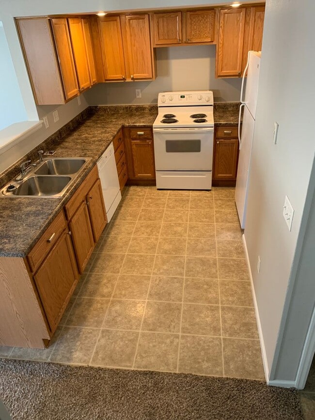 Foto del edificio - 3 BEDROOM,  2.5 BATHROOM TOWNHOUSE WITH 2 ...