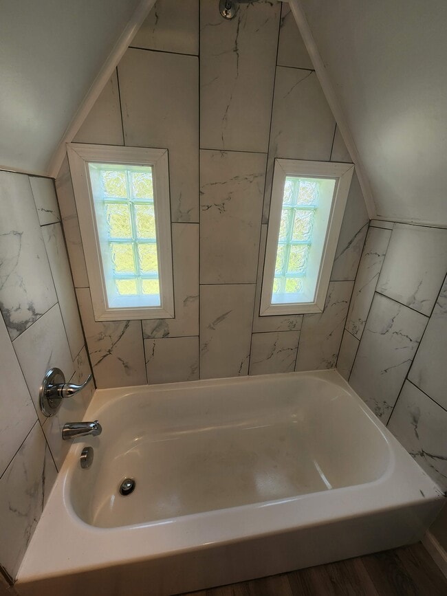 Upper Bath - 4620 Military Rd
