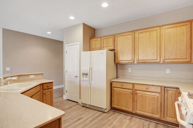 Building Photo - 2320 Meteor Shower St