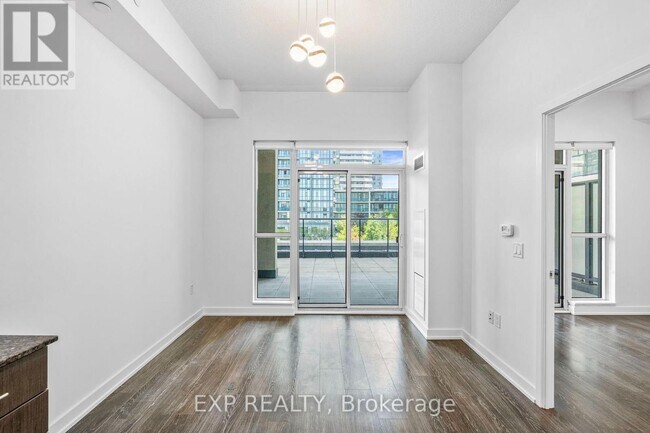 Photo du bâtiment - 4055 Parkside Village Dr