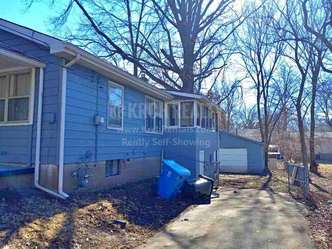 Building Photo - Cozy 2 bedroom, 1.5 bathroom home!