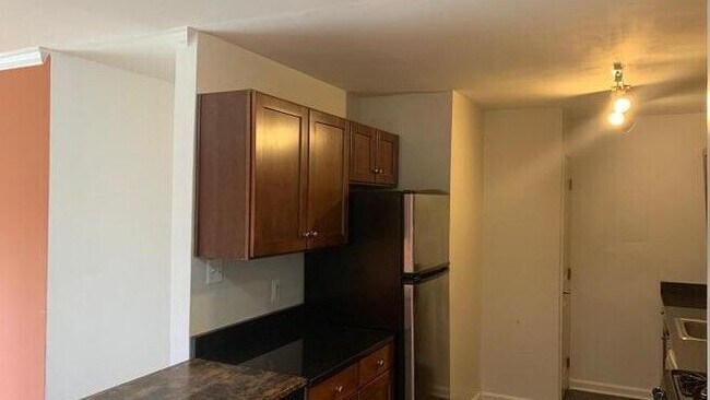 Building Photo - 7101 Donnell Pl