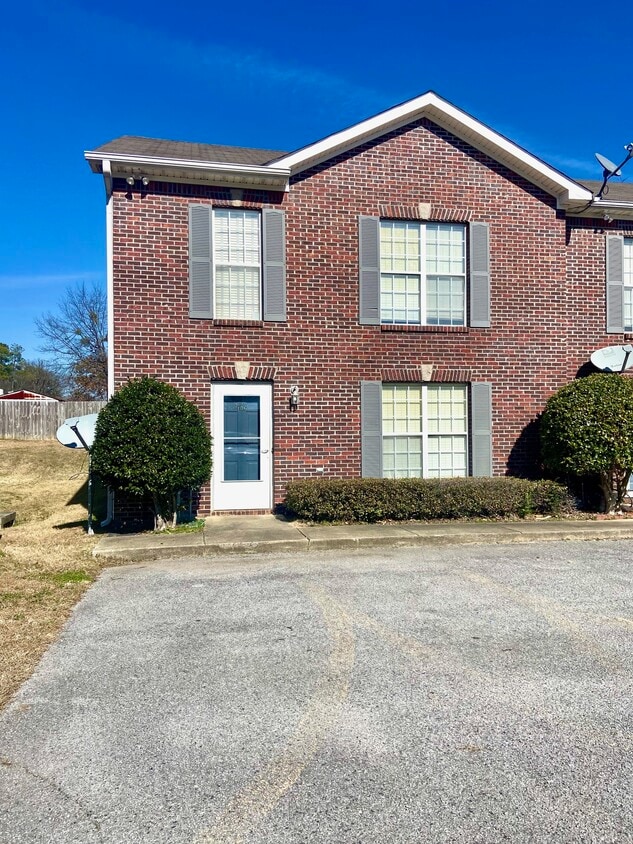 1106 Thompson Rd, Alabaster, AL 35007 Townhome Rentals in Alabaster