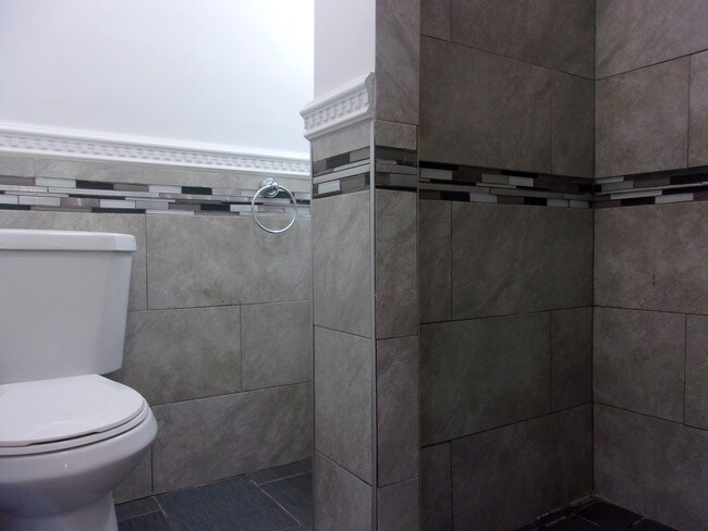 Building Photo - 40 Saint Nicholas Pl
