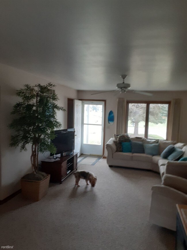 Foto del edificio - 2260 Pine Tree Rd