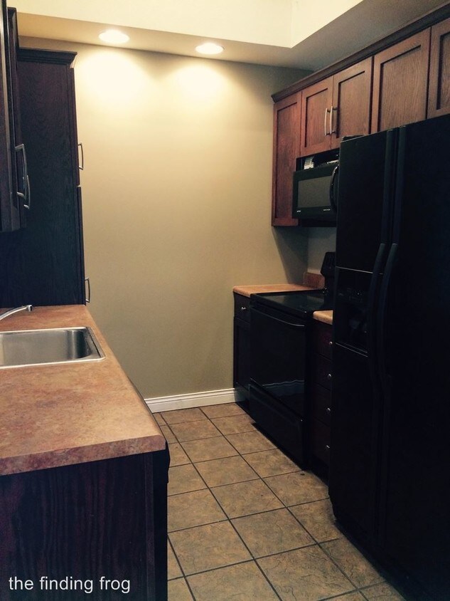 Building Photo - 1417 Rosemary Ln