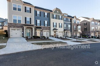 Building Photo - 822 Oval Park Ln