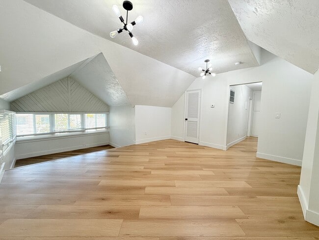 Building Photo - 123 McClelland St