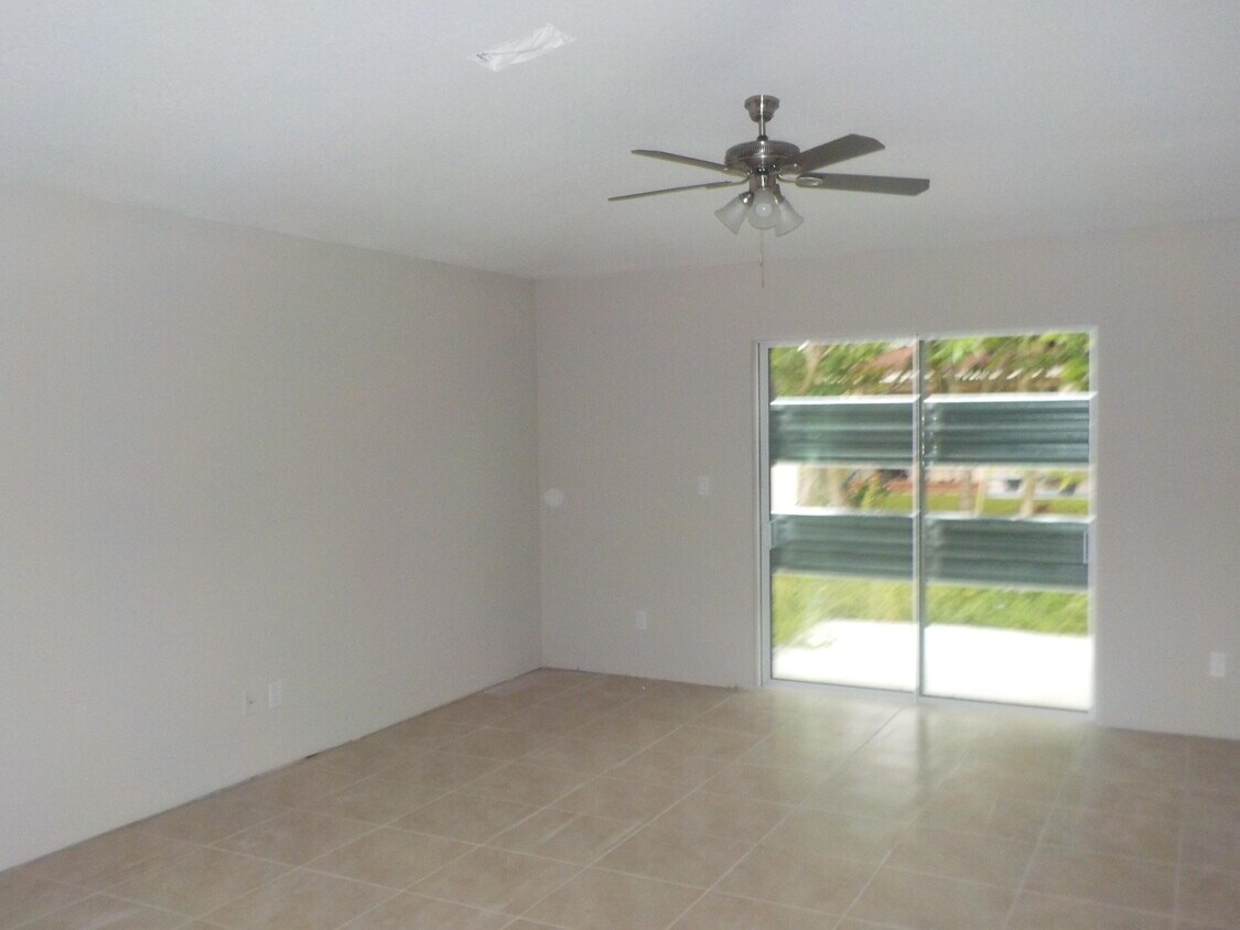 Foto del edificio - 994 SW Del Rio Blvd