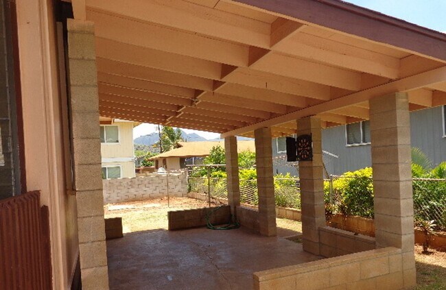 Foto del edificio - Maili Three Bedroom