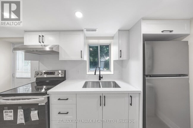 Building Photo - 28-28 Furlong Ct