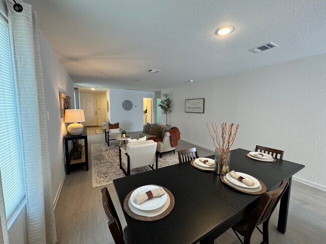 Foto del edificio - 3411 Rock Ml Dm