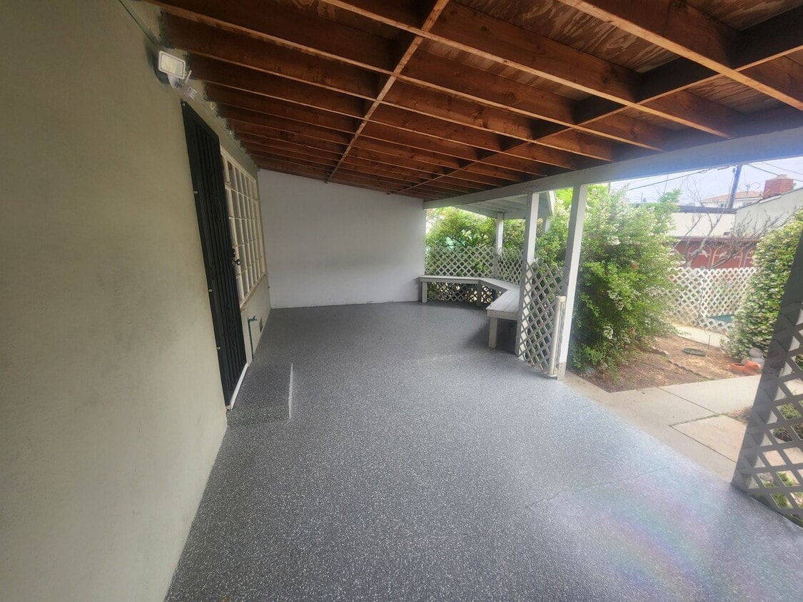 Primary Photo - 182 Street