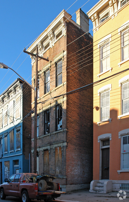 Foto del edificio - 2133 Colerain Ave