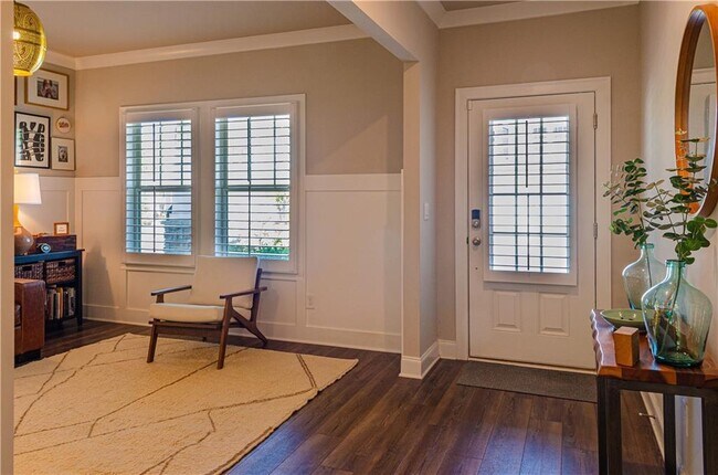 Building Photo - 660 Stately Dr